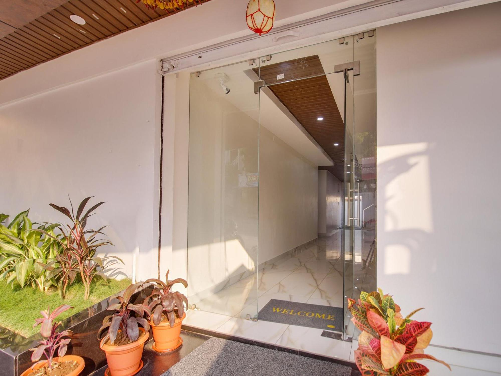 Hotel O Rr Residency Khammam Ngoại thất bức ảnh