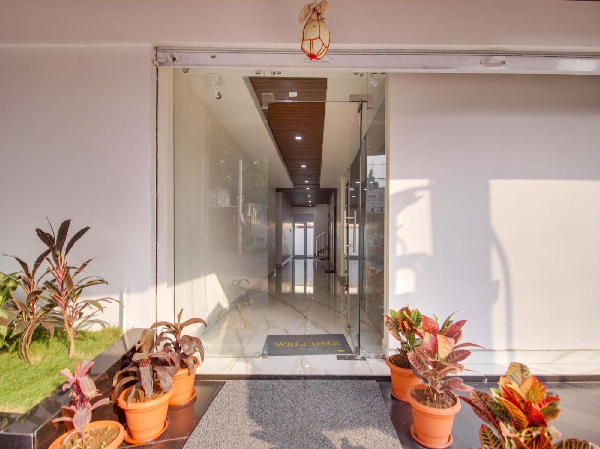 Hotel O Rr Residency Khammam Ngoại thất bức ảnh